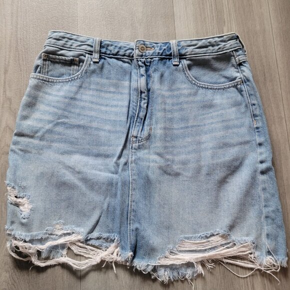 Hollister Ultra High-Rise Denim Skirt Size 30 Distressed Light Wash Cotton - Picture 1 of 6
